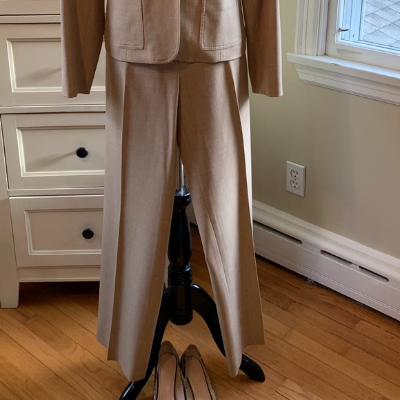 1 Button Pantsuit - Picture 2 of 3